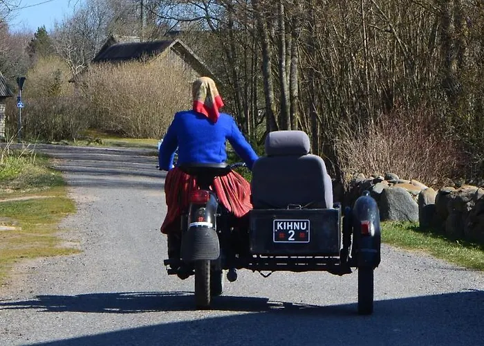 Kihnu Sadama Oeoemaja 招待所 Lemsi