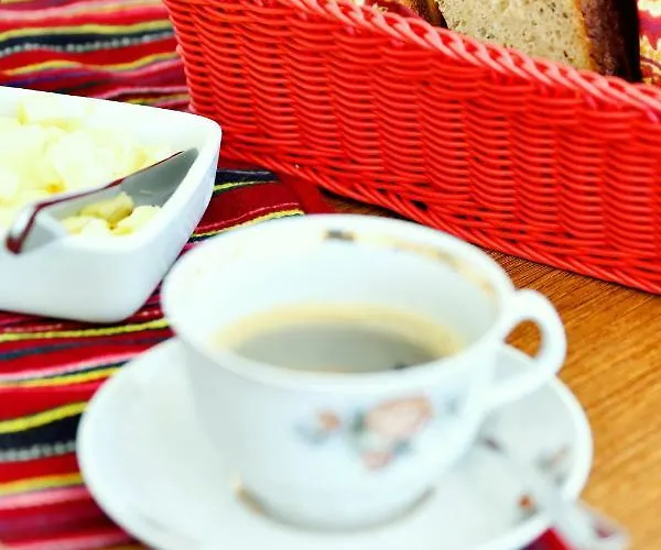 Kihnu Sadama Oeoemaja 招待所 Lemsi